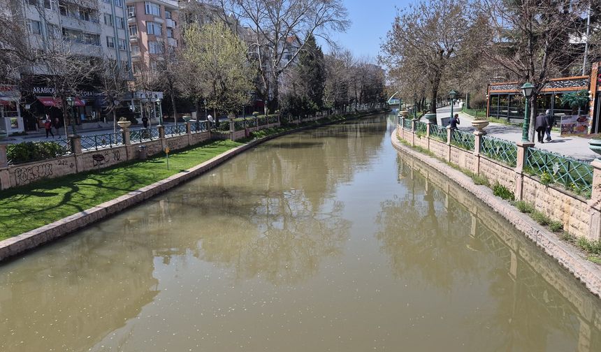 Porsuk Çayı’nda Yağış Sonrası Kahverengi Görüntü