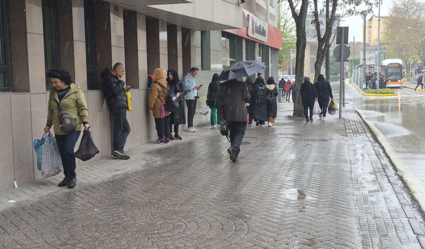 Aniden Bastırdı: Eskişehir’de Sağanak Yağış Panik Yarattı