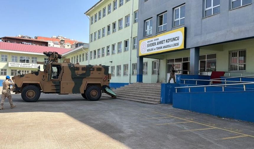 Şanlıurfa'da Liseye Saldırı! Öğrenciler Yaralandı