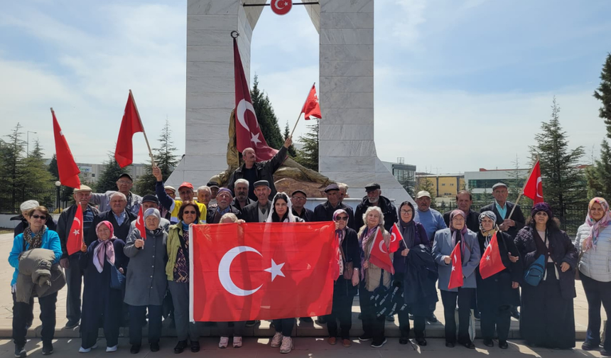 Şehitler Haftası'nda Emeklilerden Vefa Örneği