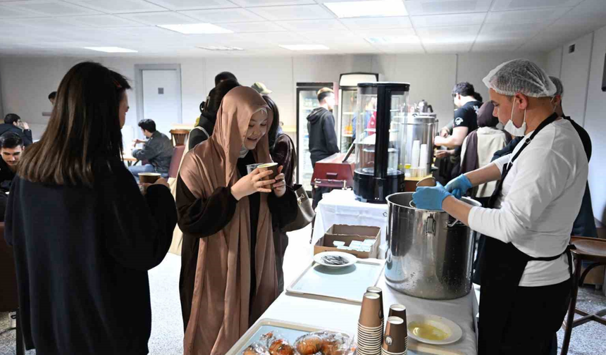 Sınavlara Çalışan Öğrencilere İkram