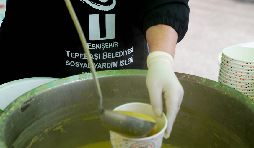 Tepebaşı’nda Cuma Çıkışı Çorba İkramı