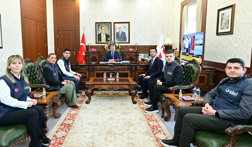 Vali Yılmaz, Göç İdaresi Personelini Makamında Kabul Etti