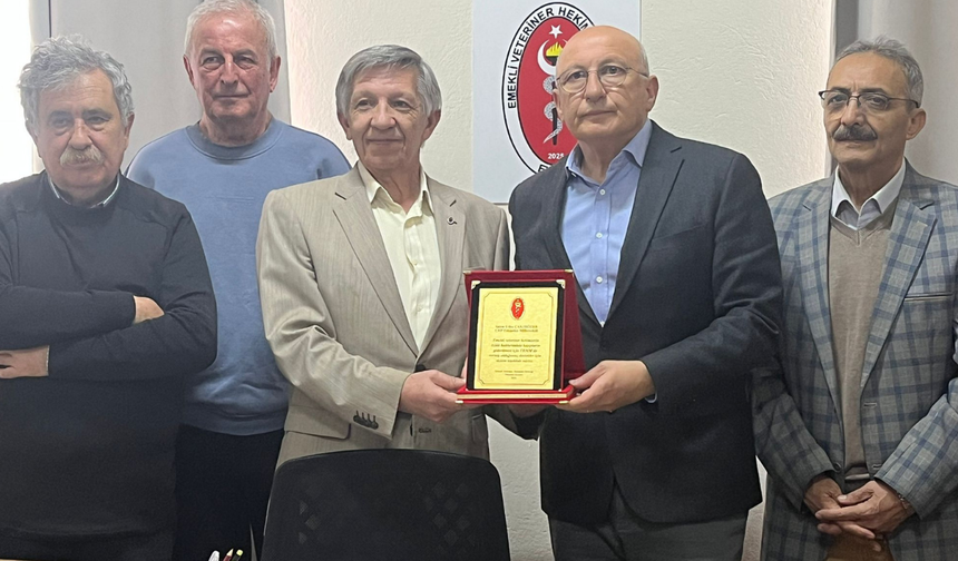 Vekile Verdiği Mücadeleden Dolayı Plaketli Teşekkür