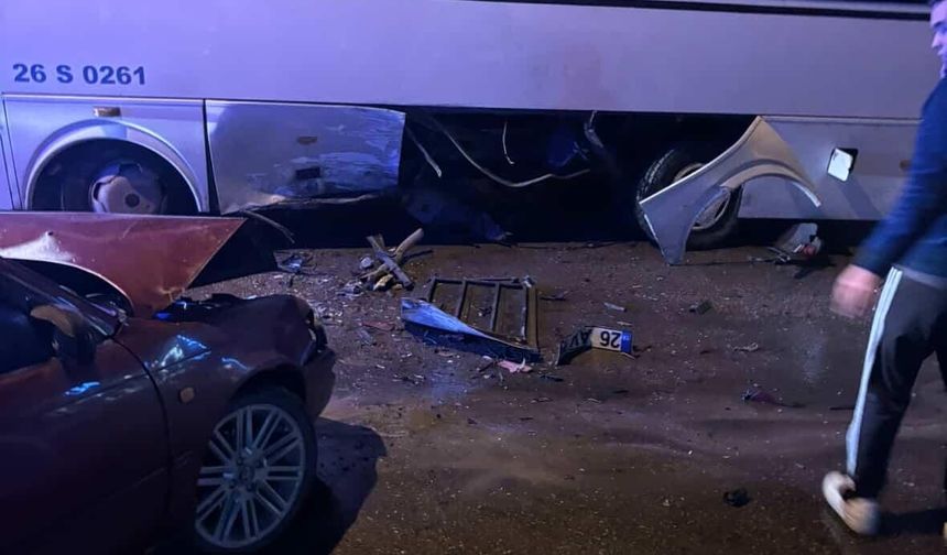 Eskişehir’de Feci Kaza: Hızlı Araç İşçi Servisine Çarptı!