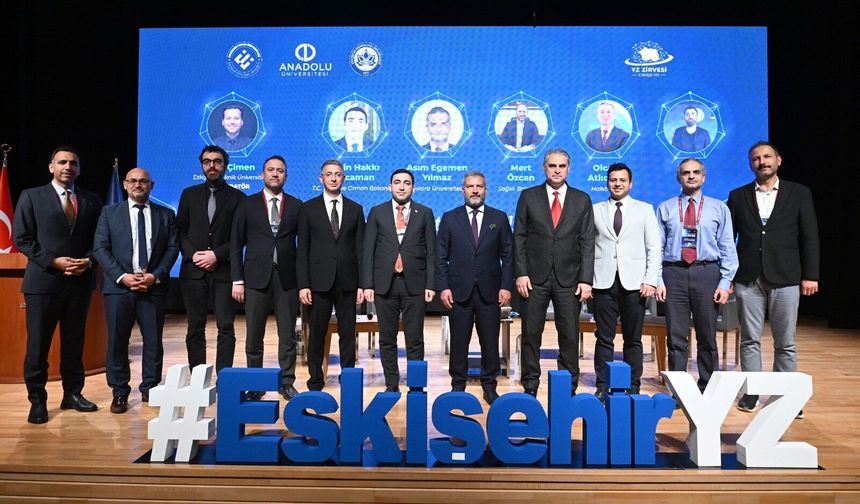 Uluslararası Yapay Zekâ Zirvesi’nde Gelecek Masaya Yatırıldı