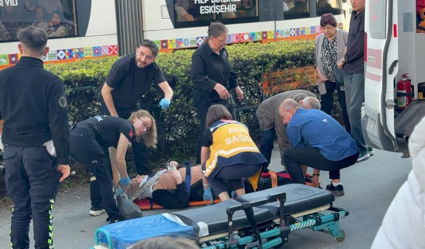 Eskişehir’de Kaldırıma Çıkan Araç Yayayı Ezdi