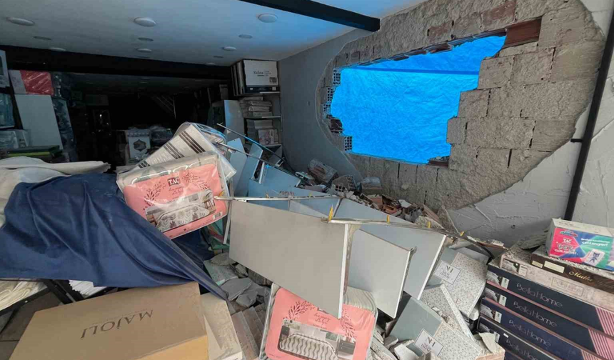 Yıkımda Duvar Delindi, Branda Çekildi