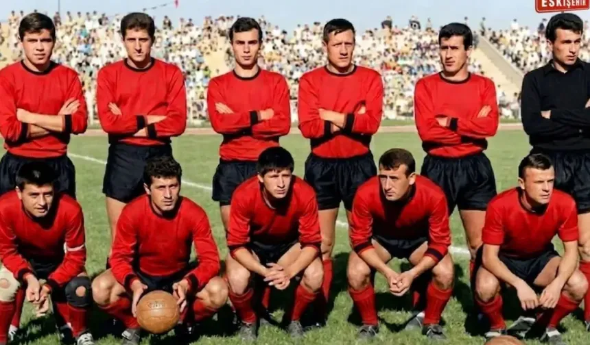 Eskişehirspor’un 1965 karesi yeniden gündemde: Tarihi fotoğraf taraftarı duygulandırdı