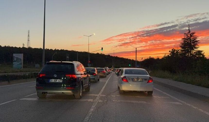 Eskişehir’de Gün Batımı Kartpostallık Manzaralar Oluşturdu