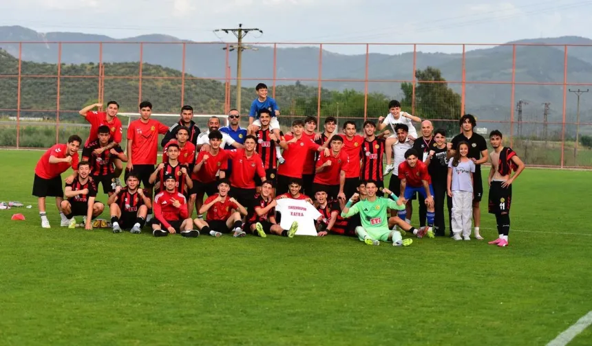 Es-Es’in Yavru Şimşekleri İzmir’i Alev Topuna Çevirdi: U 19 Takımı Yomraspor’u Sahadan Sildi, 5-0’lık Skorla Yer Yerinden Oynadı!