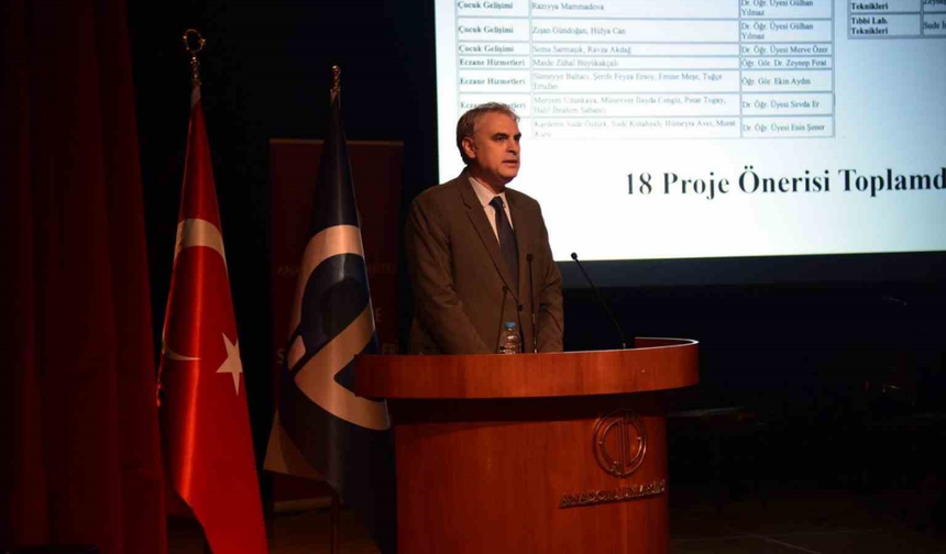 Anadolu Üniversitesi’nde Akademik Gurur