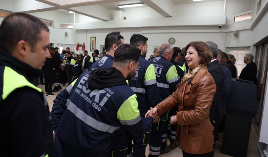 Ayşe Ünlüce Personelle Bayramlaştı