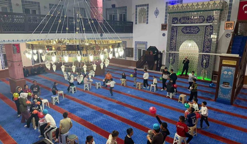 Çocuklar Caminin Manevi Atmosferiyle Buluştu
