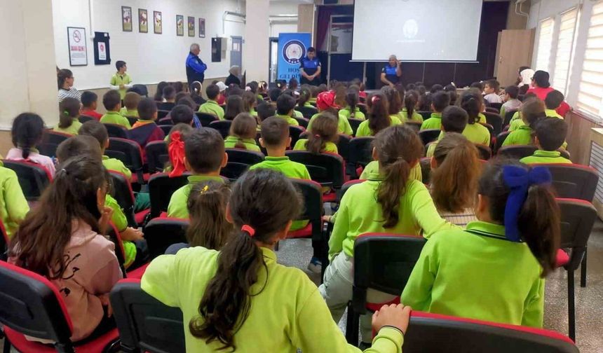 Eskişehir polisi Sarıcakaya’da öğrencilerle buluştu