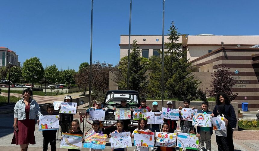 Eskişehir'de Çocuklar Hayallerindeki Şehri Resimlerle Anlattı