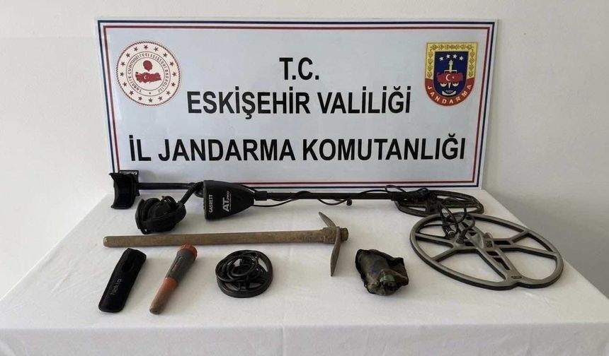 Eskişehir’de kaçak kazı yapan 2 kişi suçüstü yakalandı