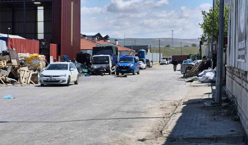 Eskişehir'de Makineye Sıkışan İşçi Ağır Yaralandı