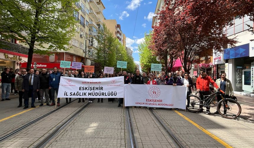 Eskişehir'de Obeziteye Dikkat Çekmek İçin Yürüdüler
