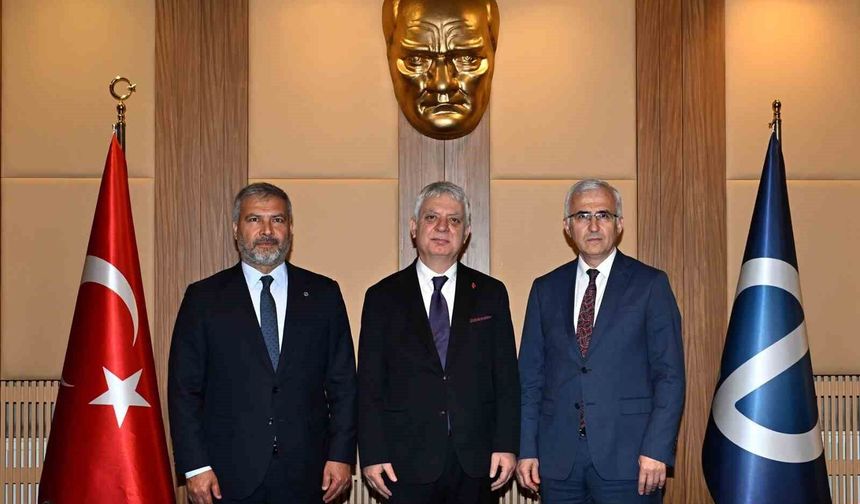 Eskişehir'de Rekabet Hukuku Zirvesi Düzenlendi
