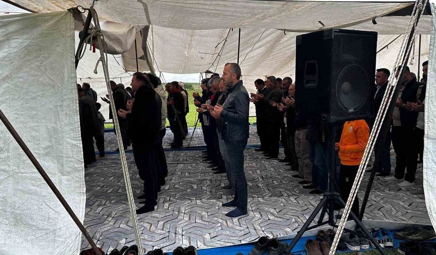 Eskişehir'de Çiftçiler Yağışlar İçin Ellerini Şükre Açtı