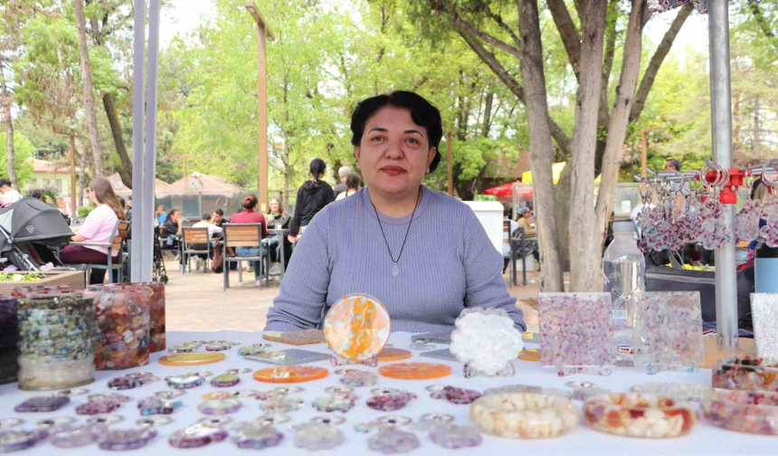 Eskişehirli Ev Hanımı Hobisini Epoksi Sanatına Dönüştürdü