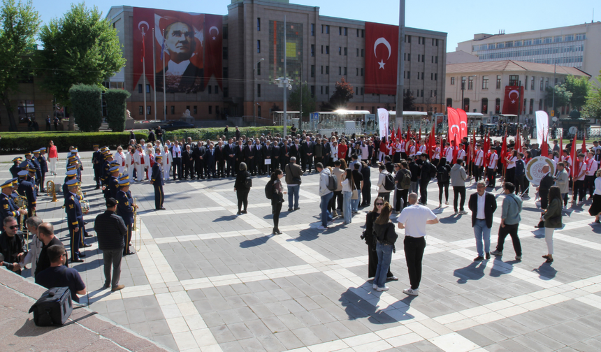 Gençlik Bayramı Eskişehir'de Törenle Kutlandı
