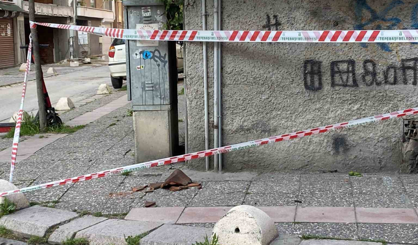 Hoşnudiye’de Kaldırım Güvenlik Şeridiyle Kapatıldı