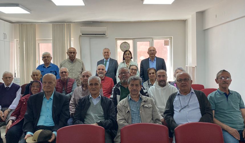 CHP’li Vekiller Emeklilerle Bir Araya Geldi