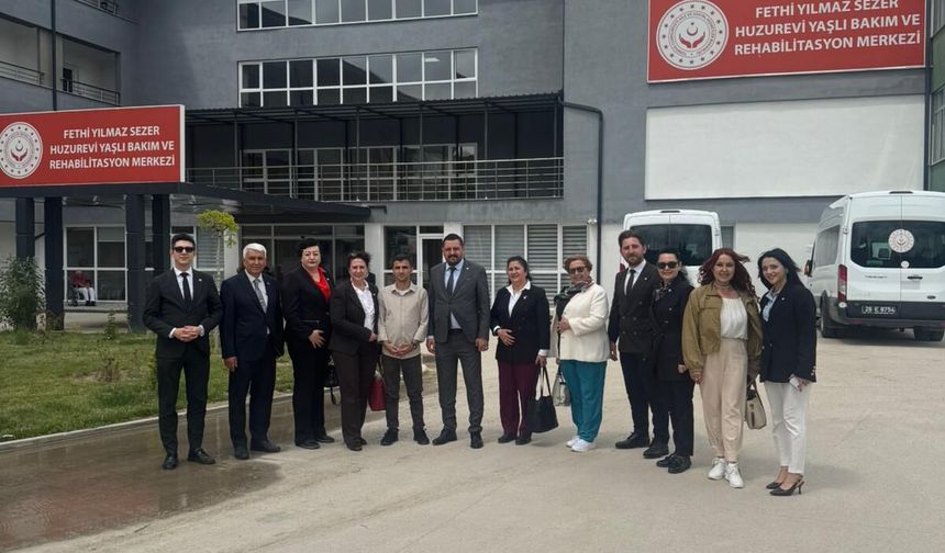 İYİ Parti Heyeti Huzurevi Sakinleriyle Bayramlaştı