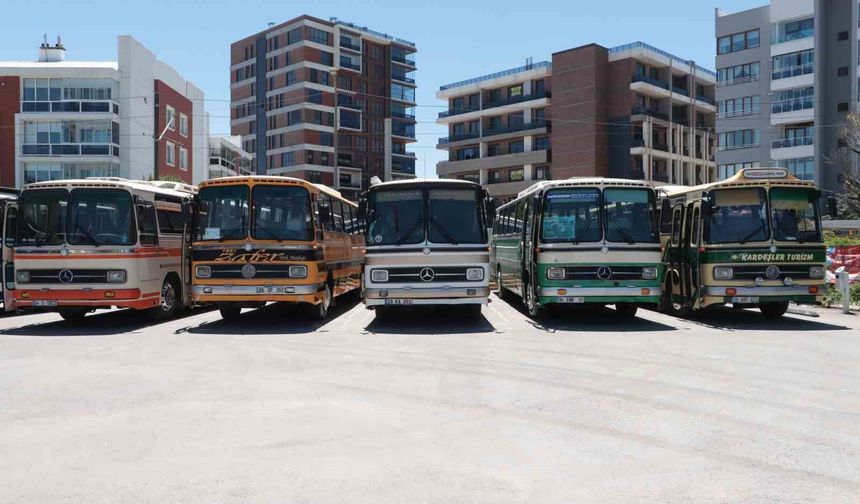 Klasik Otobüsler Eskişehir’de Görsel Şölen Sundu
