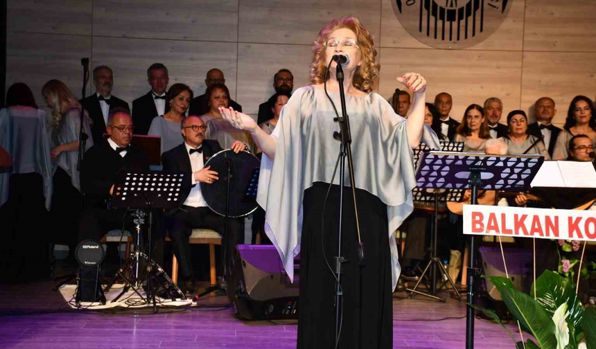 Küllüoba Doğa Ezgiler Korosu’ndan Muhteşem Gece