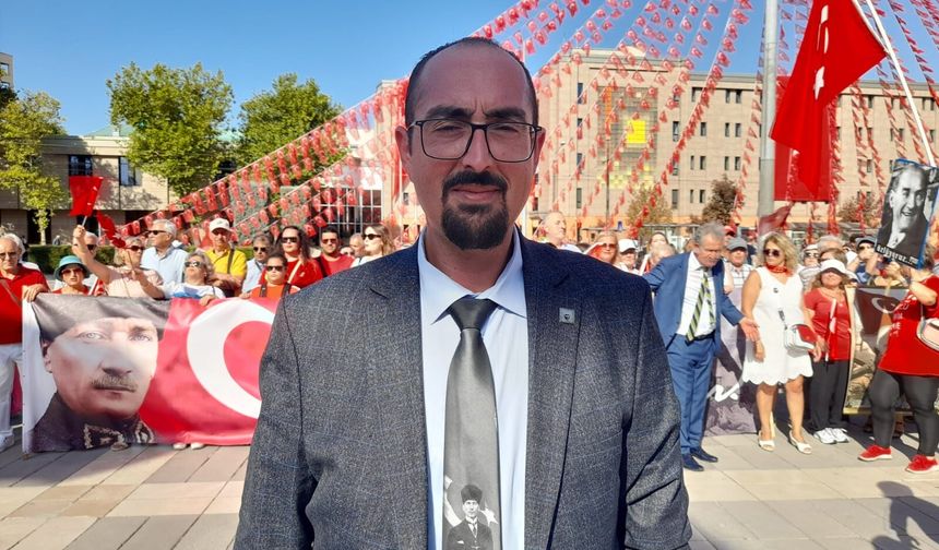 Okuldaki Atatürk Posteri Görüntüsü Tepki Çekti