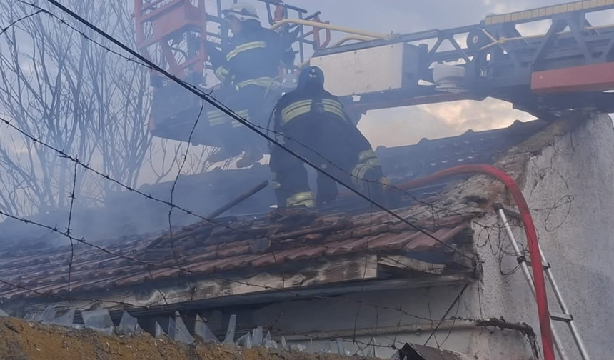 Tepebaşı'nda Çıkan Yangın İtfaiye Tarafından Söndürüldü