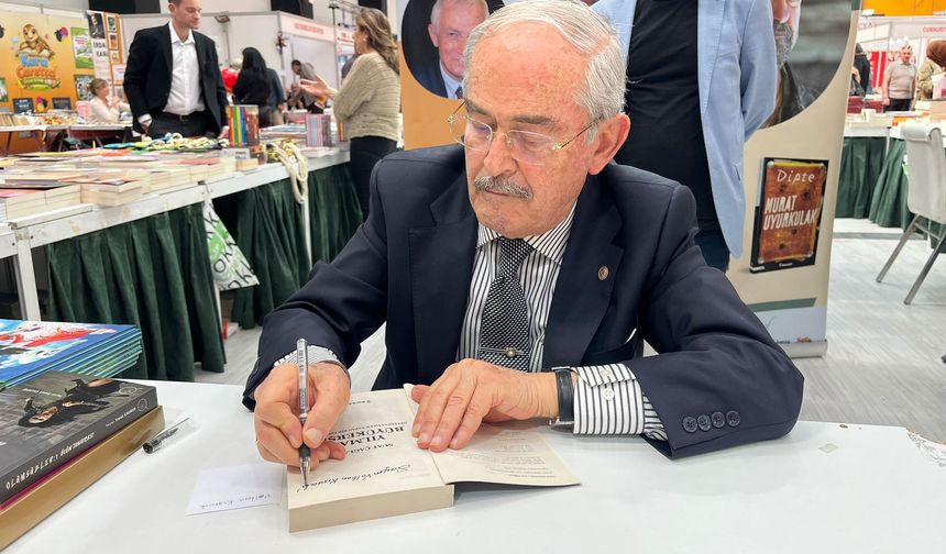 Yılmaz Büyükerşen Kitap Fuarında Okurlarla Buluştu