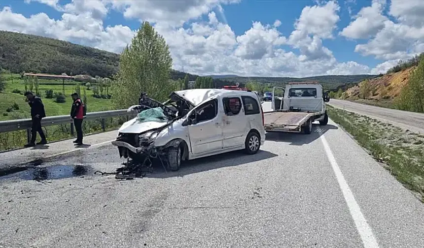 Eskişehir'den Ağrı'ya Giden Araç Yozgat'ta Kaza Yaptı: 4 Yaralı!
