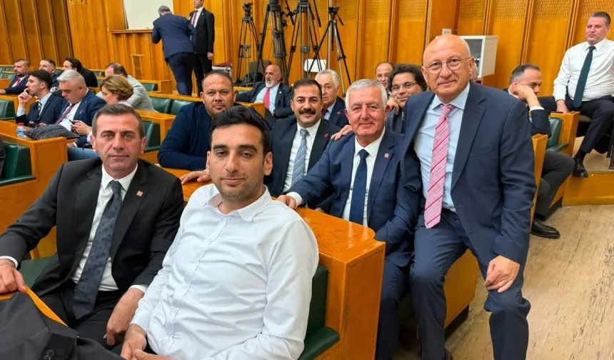 Siyasette ve Sporda Kaosun Şifreleri: Koltuk Mücadelesi ve Bölünmenin Eşiğindeki Devler!
