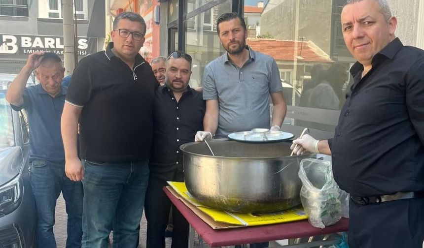 Aşağı Piribeyli Derneği'nden Vatandaşlara Aşure İkramı