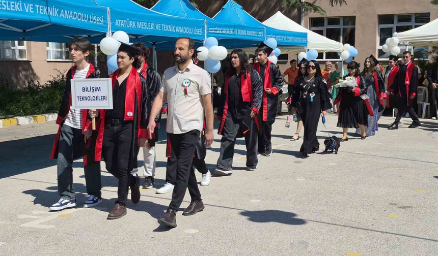 Atatürk Meslek Lisesi'nde Mezuniyet Töreni Gerçekleştirildi