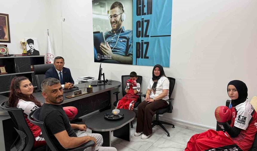 Başarılı Sporculardan Beylikova İlçe Müdürü’ne Ziyaret