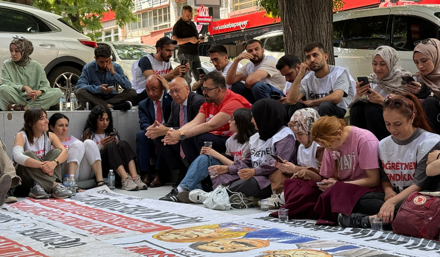 Çakırözer Açlık Grevindeki Öğretmenlere Destek Verdi