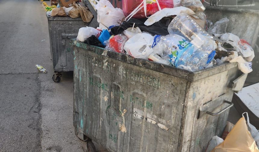 Tepebaşın’da Çöp Tepkisi: Sokaklar Atıkla Dolu