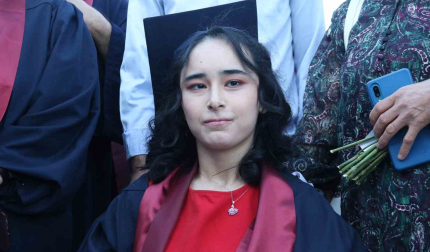 Engel Tanımadı, İkinci Üniversitesini Bitirdi