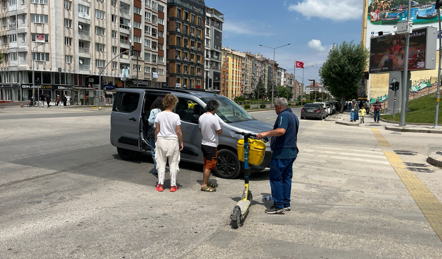 Eskişehir'de Kadın Kuryeye Araç Çarptı