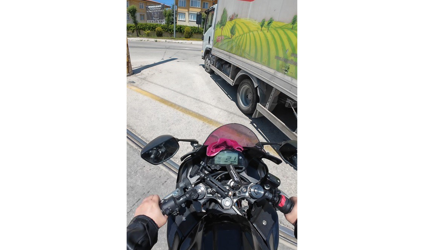 Eskişehir’de Motosiklet Sürücüsü Ölümden Döndü