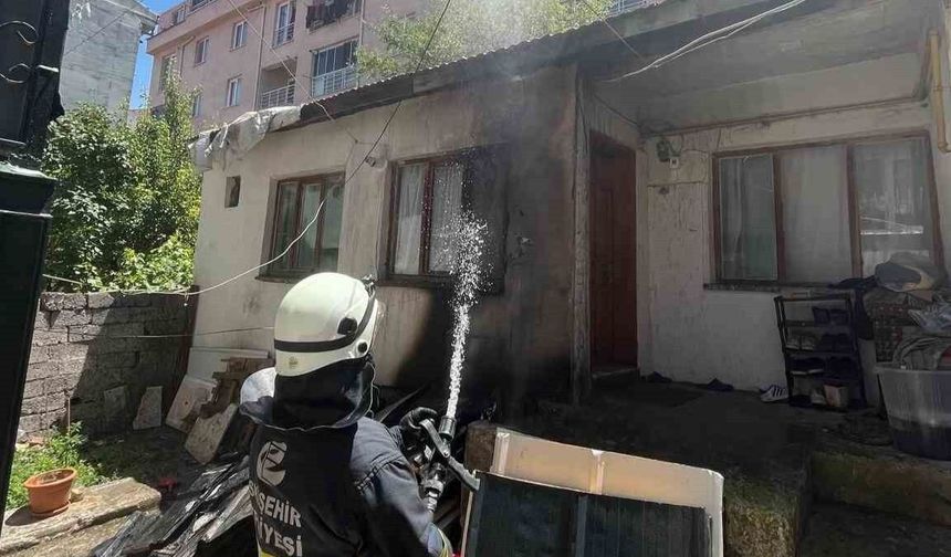 Eskişehir'de Müstakil Evin Çatısındaki Yangın Söndürüldü