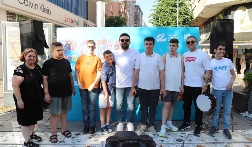 Eskişehir'de Müzik ve İndirim Günleri Yoğun İlgi Gördü