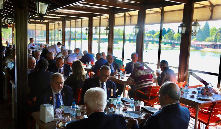 Eskişehir'de Şehit Aileleri ve Gaziler Aynı Sofrada Buluştu