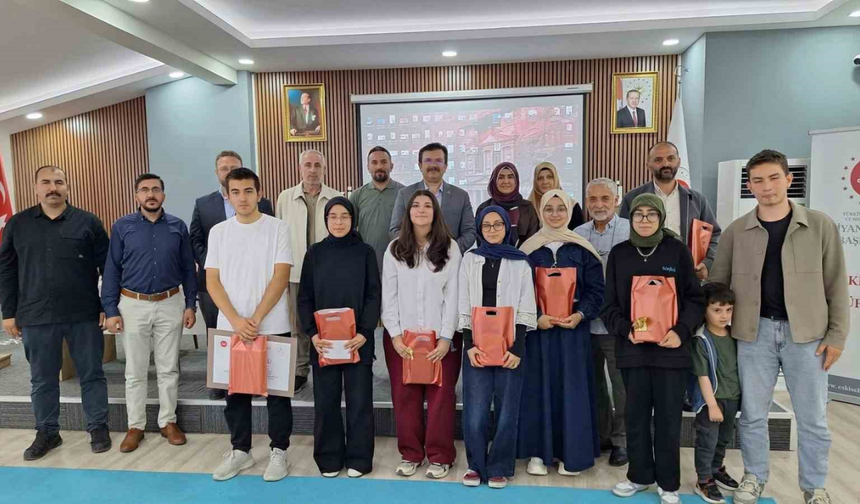 Eskişehir’de Umre Ödüllü Yarışma Ödülleri Verildi