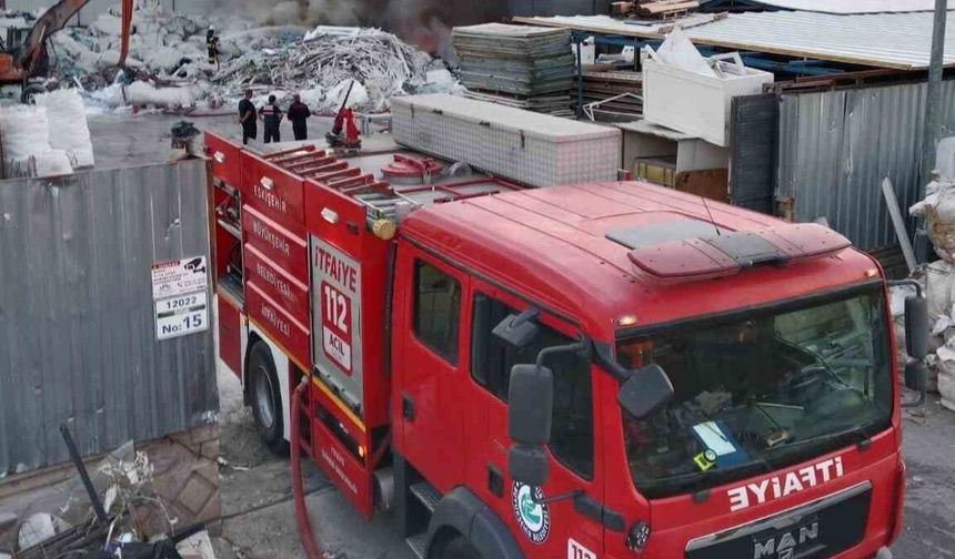 Geri Dönüşüm Tesisindeki Yangın 7 Saatte Söndürüldü